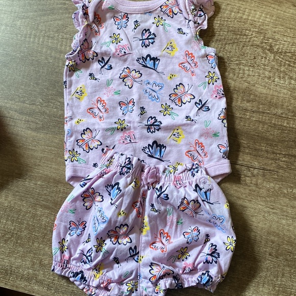 6-12 month gap summer sets - Picture 3 of 3